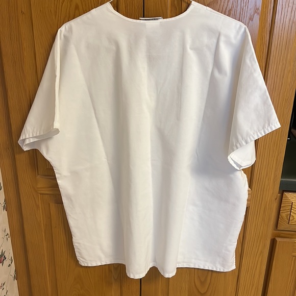 Women’s Uniform top - Picture 2 of 3